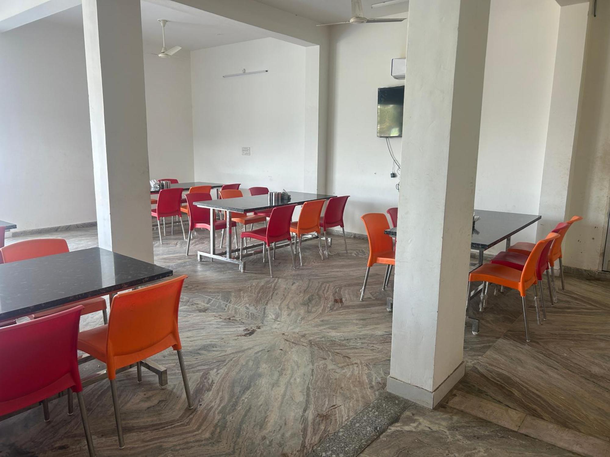 Shree Mahalok And Restaurant 3*