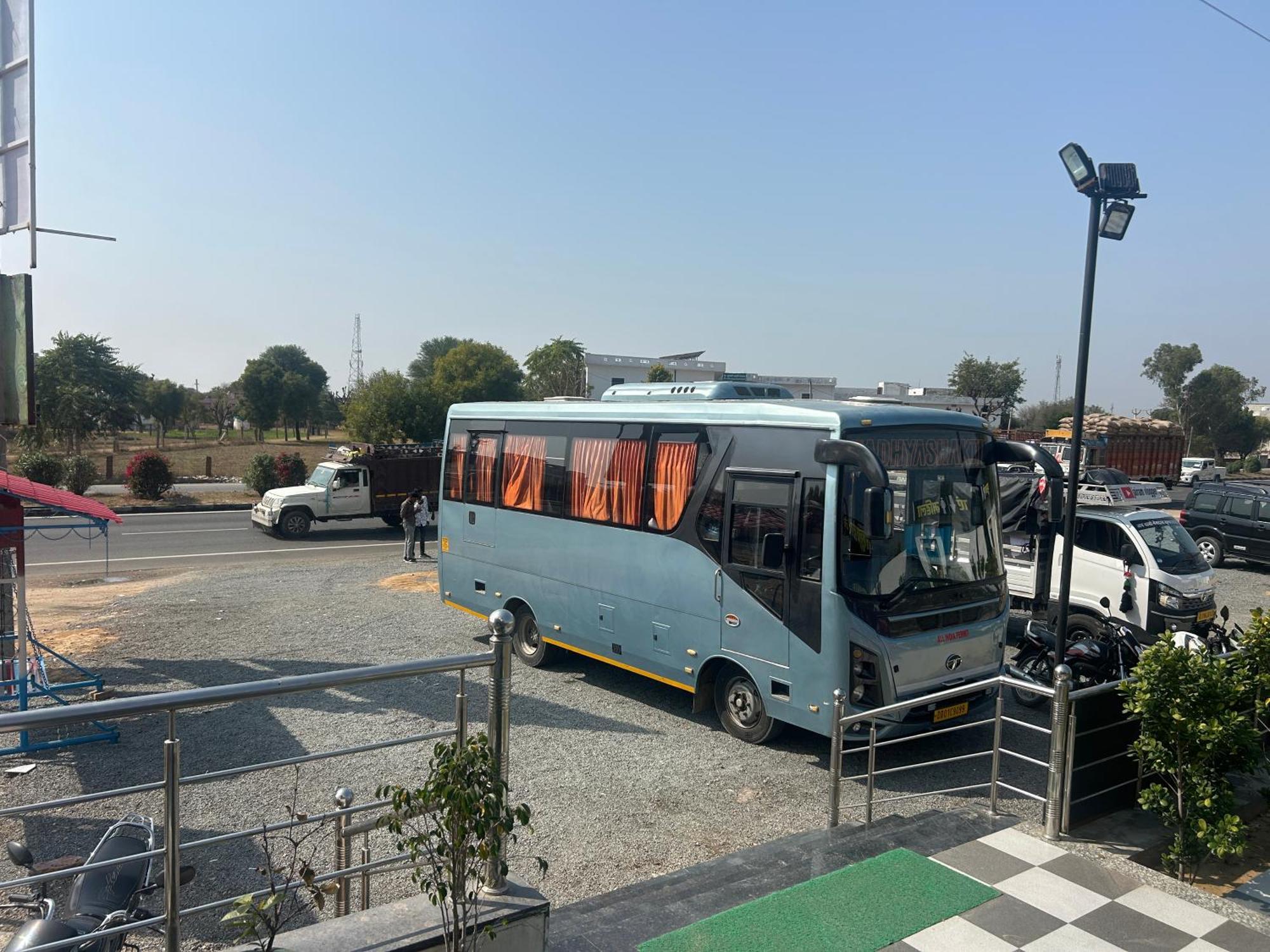 Shree Mahalok And Restaurant 3*