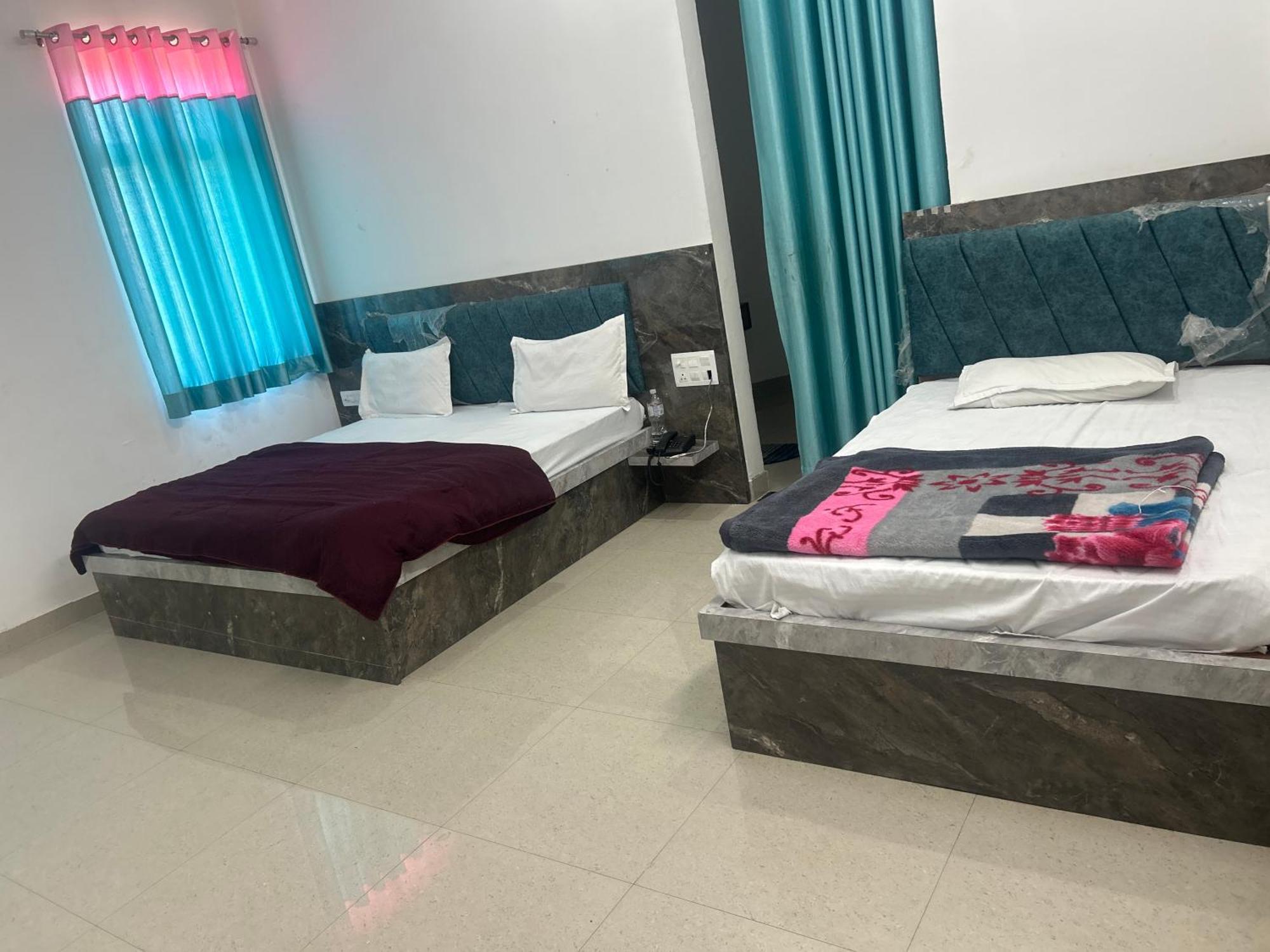 Shree Mahalok And Restaurant Hotel 3*