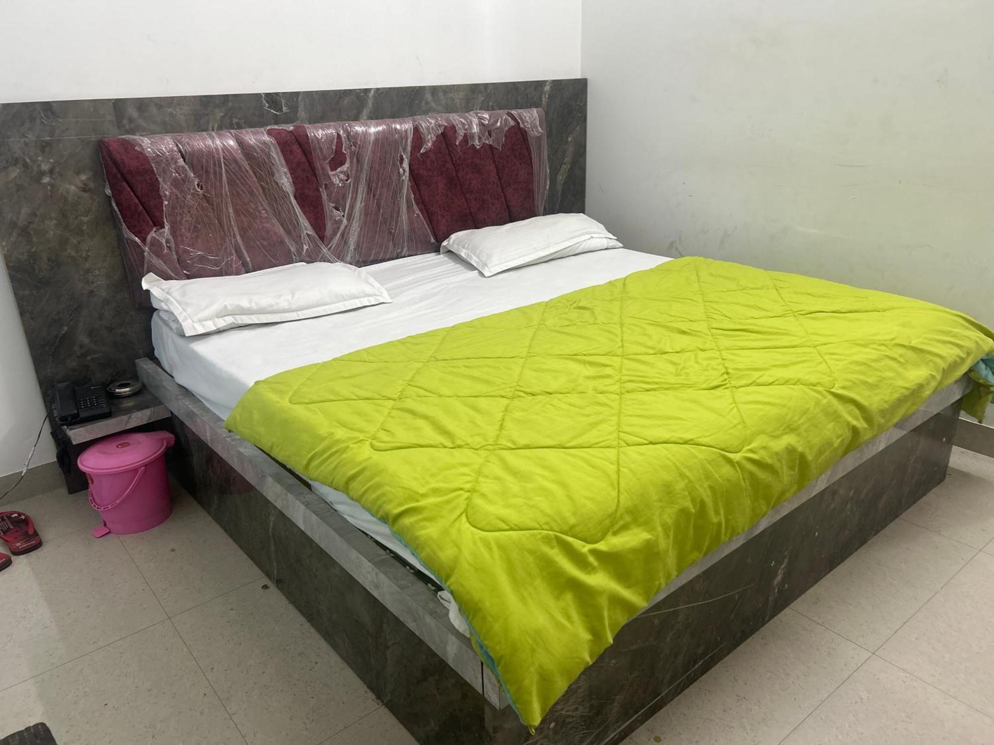 Shree Mahalok And Restaurant 3*